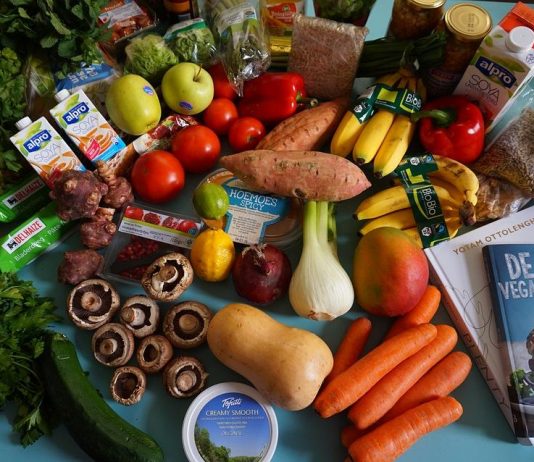 Repas équilibré : nos conseils avec la pyramide alimentaire Les fruits et légumes frais permettent de réaliser un repas équilibré.