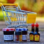 Panier de courses alimentaires pour enfant.