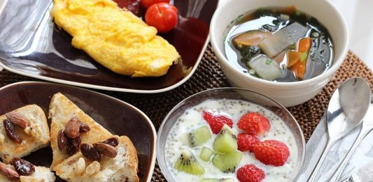 Plus de 55 ans : quel est l’apport nutritionnel conseillé ? Exemple d'apport nutritionnel conseillé après 55 ans.
