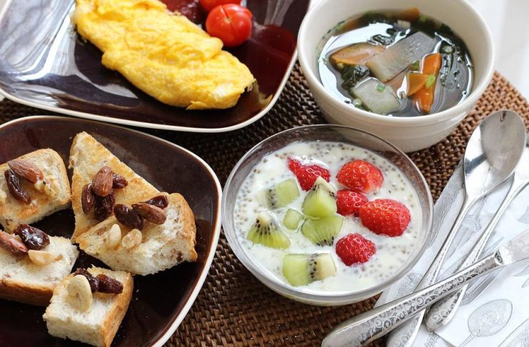 Exemple d'apport nutritionnel conseillé après 55 ans.