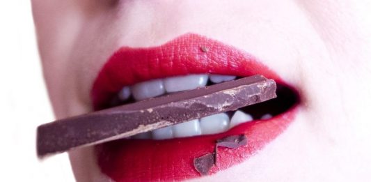 Une femme qui n'arrive pas à gérer sa boulimie