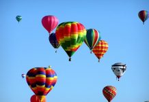 Le ballon gastrique : recommandations alimentaires Photo de ballon s gastriques qui s'envolent.