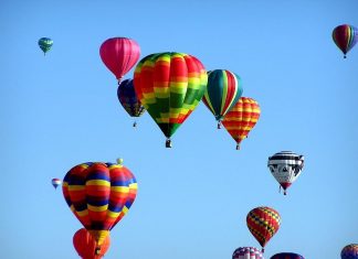 Photo de ballon s gastriques qui s'envolent.