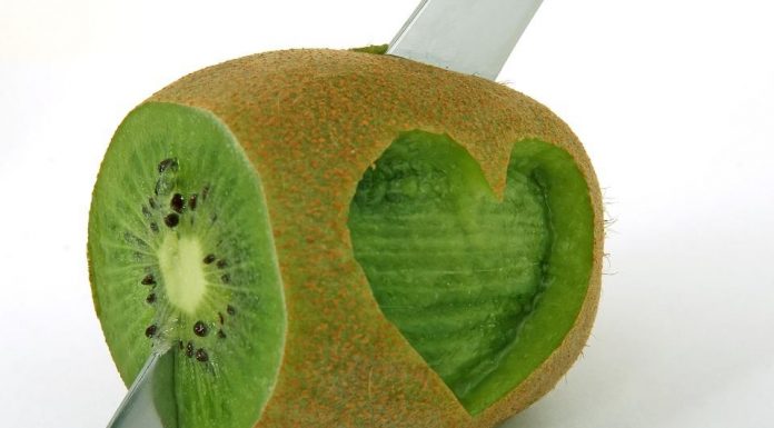 Maladies cardiovasculaires : les 5 recommandations Mangez des fruits est recommandé pour diminuer les risques de maladies cardiovasculaires